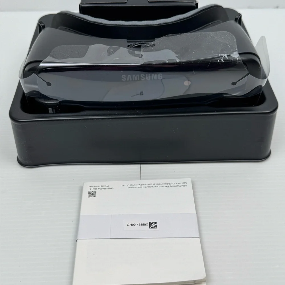 Samsung Gear VR & Controller SM-R324 in Box Galaxy S10+, S10, S9, S8, Note9 NIB